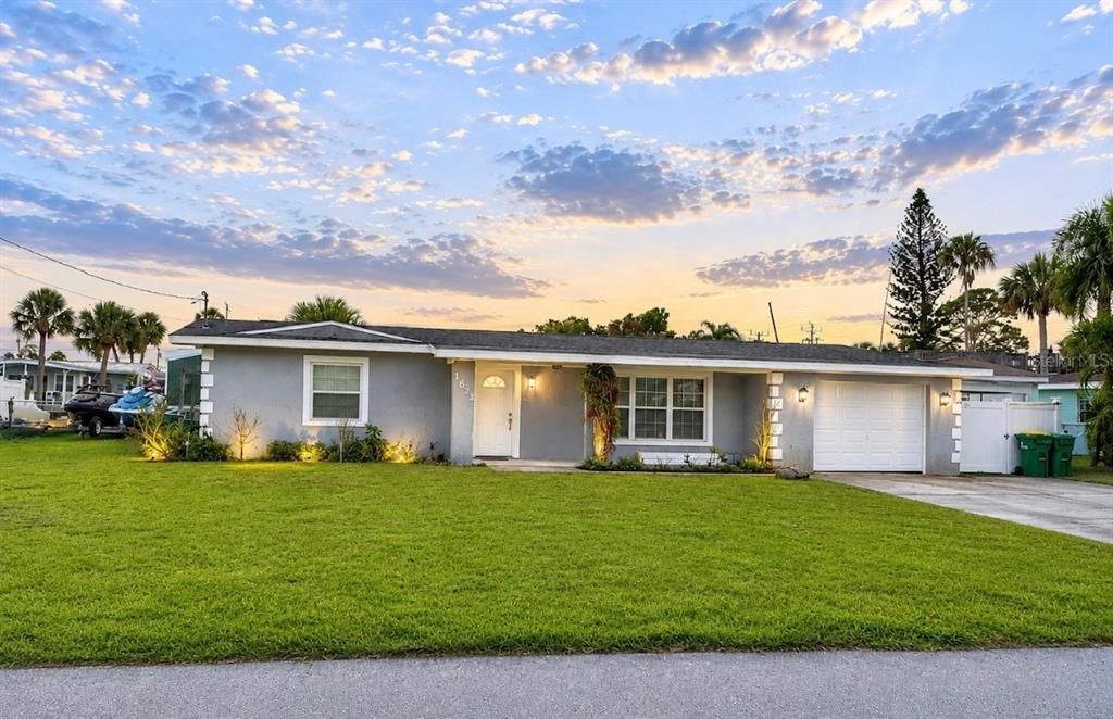For Sale: $599,900 (4 beds, 2 baths, 1452 Square Feet)