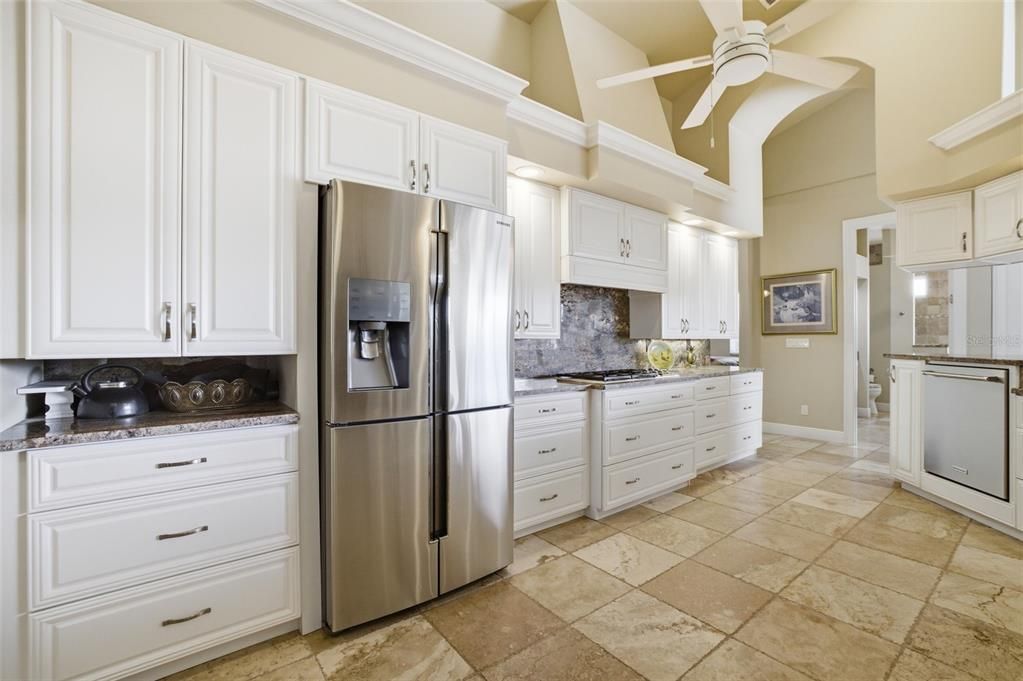 For Sale: $1,750,000 (3 beds, 2 baths, 3355 Square Feet)