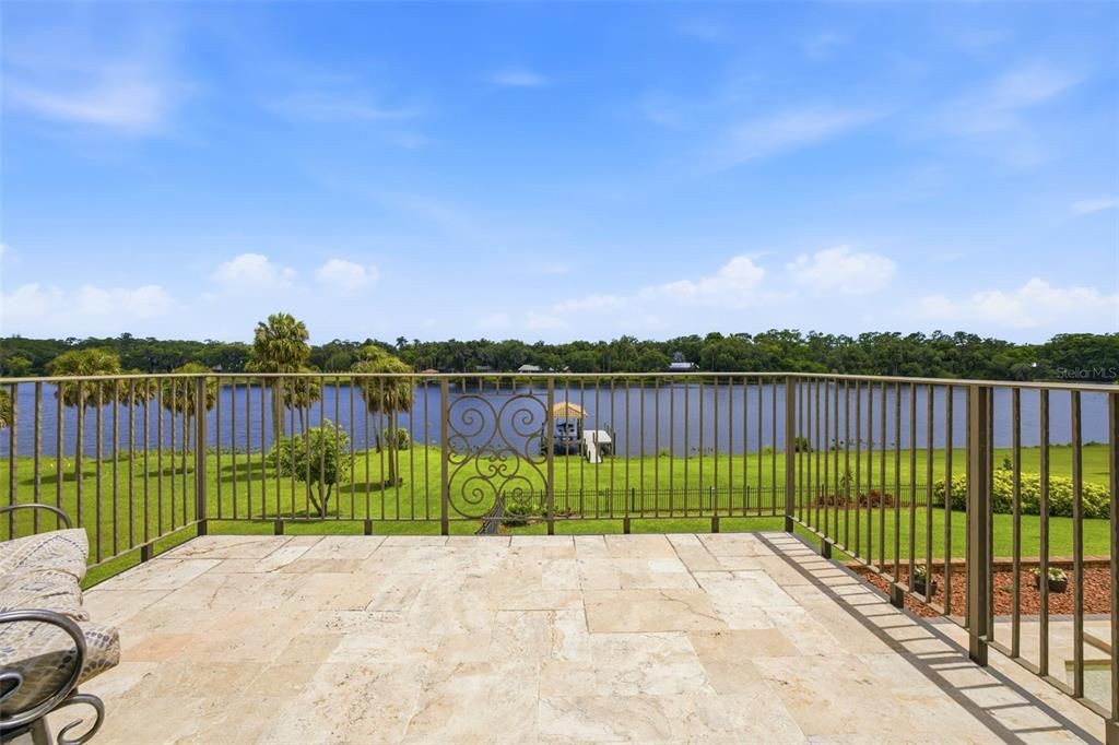 For Sale: $1,750,000 (3 beds, 2 baths, 3355 Square Feet)