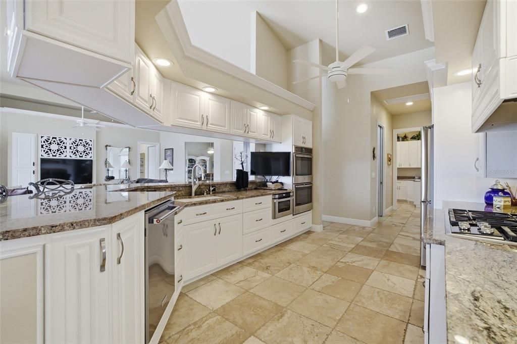 For Sale: $1,750,000 (3 beds, 2 baths, 3355 Square Feet)