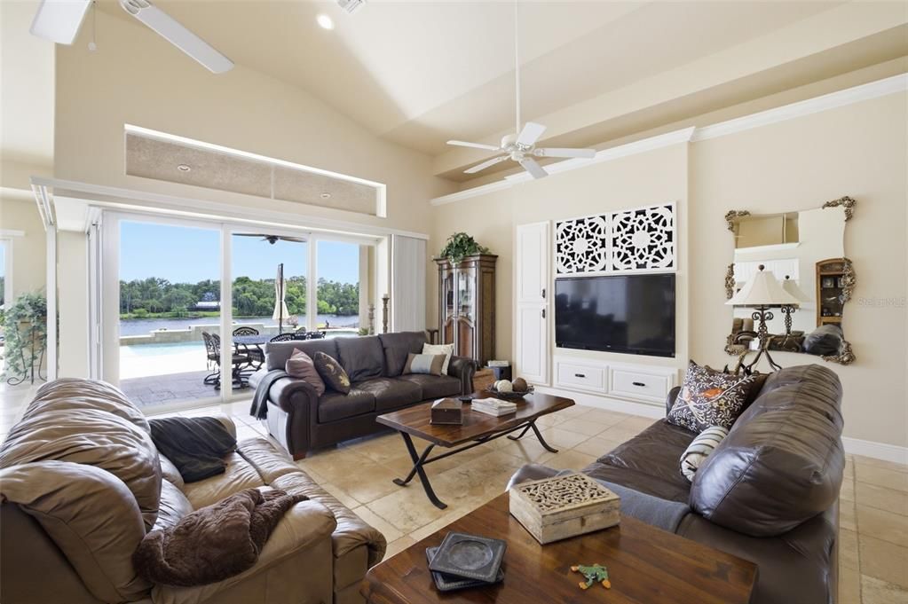 For Sale: $1,750,000 (3 beds, 2 baths, 3355 Square Feet)