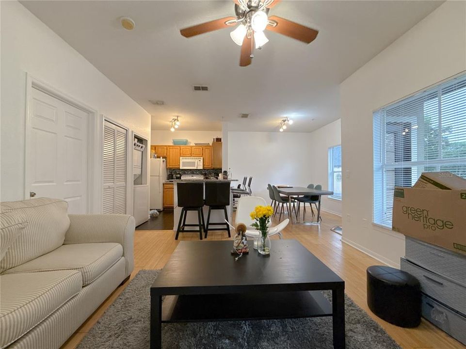 Active With Contract: $129,000 (1 beds, 1 baths, 631 Square Feet)