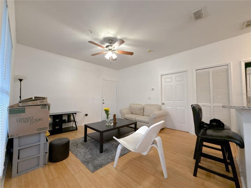 Active With Contract: $129,000 (1 beds, 1 baths, 631 Square Feet)