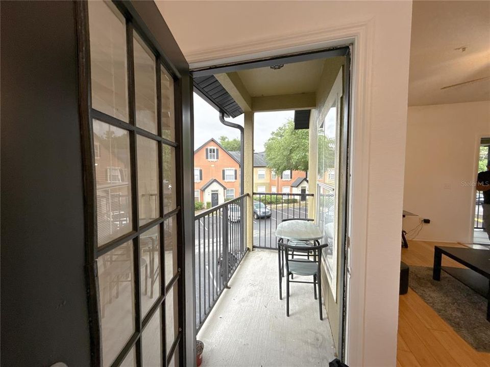 Active With Contract: $129,000 (1 beds, 1 baths, 631 Square Feet)
