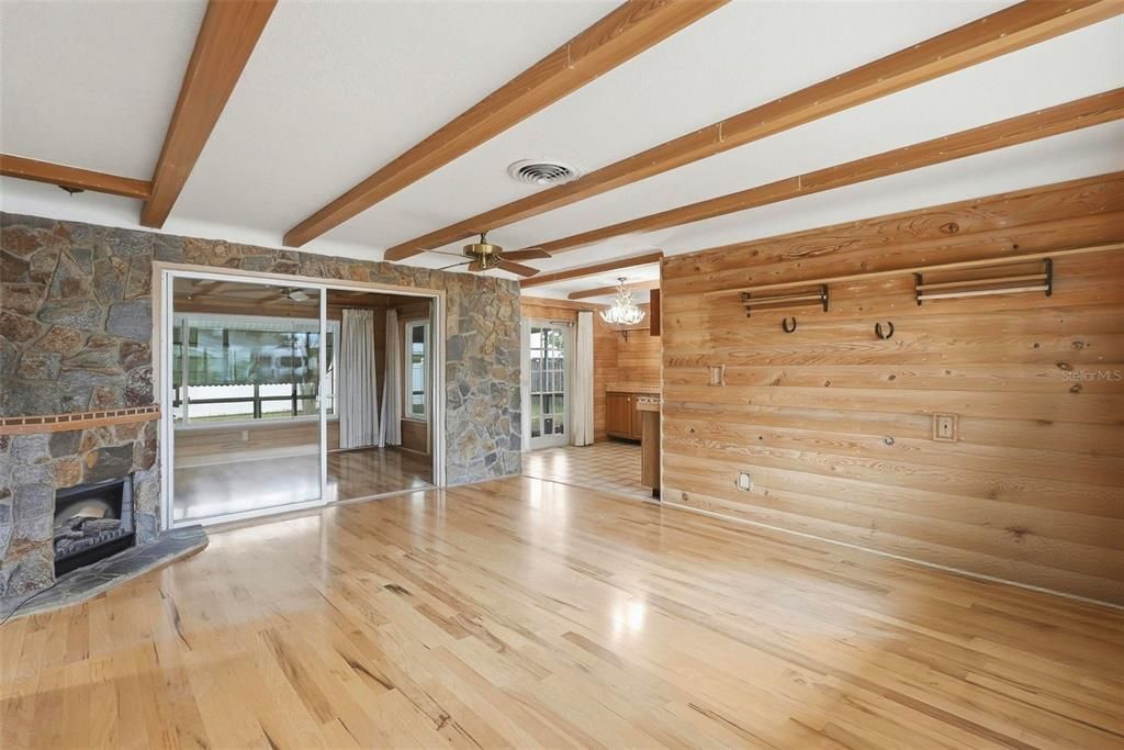 Activo con contrato: $329,000 (2 camas, 1 baños, 1202 Pies cuadrados)