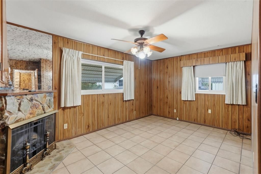Activo con contrato: $329,000 (2 camas, 1 baños, 1202 Pies cuadrados)
