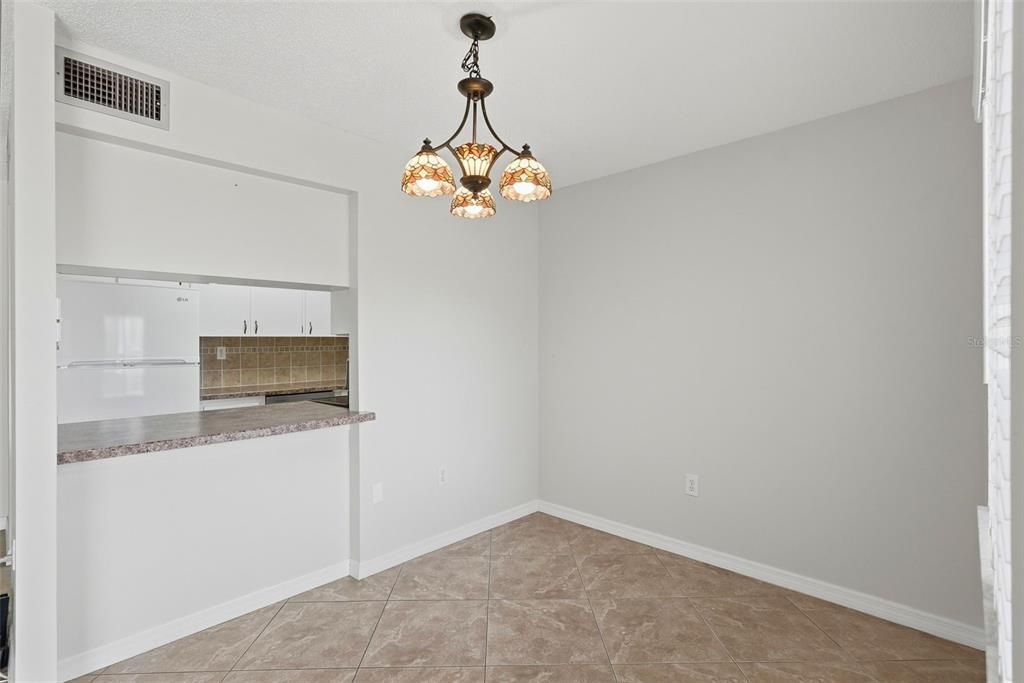For Sale: $325,000 (2 beds, 2 baths, 1040 Square Feet)