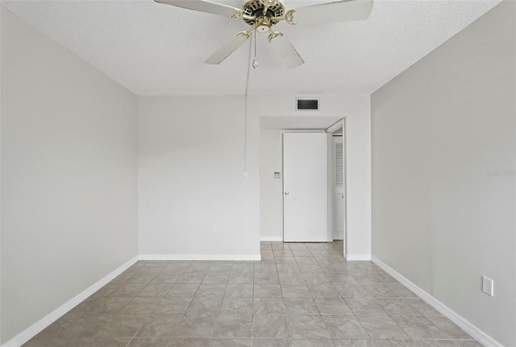 For Sale: $325,000 (2 beds, 2 baths, 1040 Square Feet)