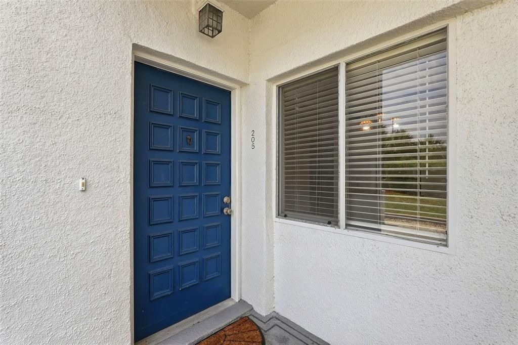 For Sale: $325,000 (2 beds, 2 baths, 1040 Square Feet)
