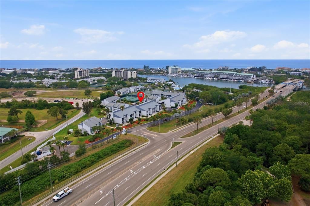 For Sale: $325,000 (2 beds, 2 baths, 1040 Square Feet)