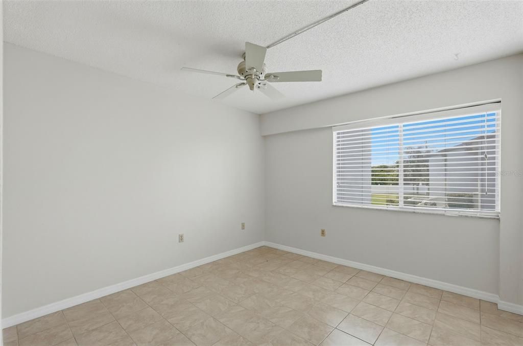 For Sale: $325,000 (2 beds, 2 baths, 1040 Square Feet)
