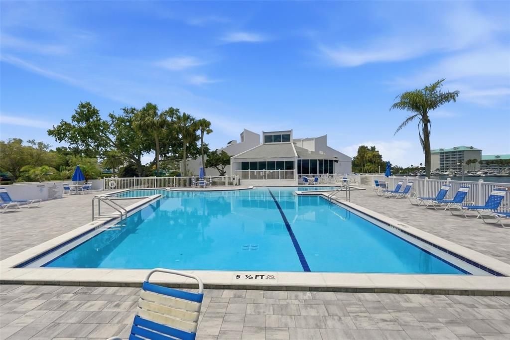 For Sale: $325,000 (2 beds, 2 baths, 1040 Square Feet)