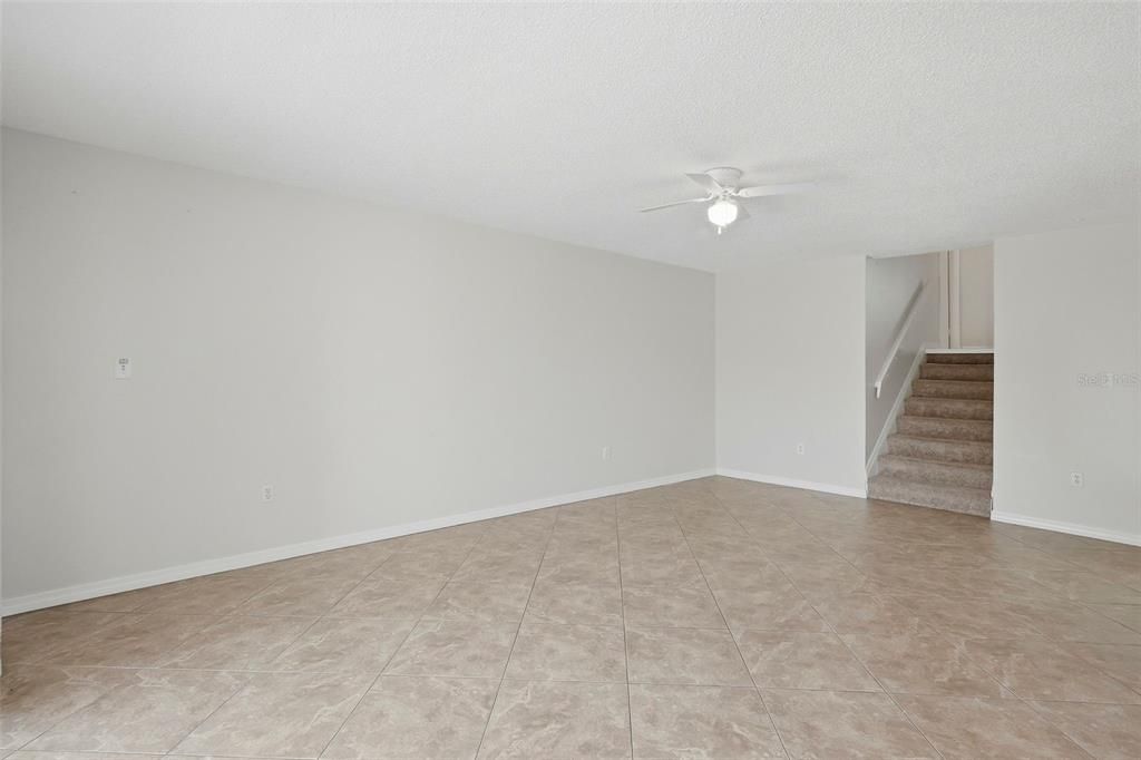 For Sale: $325,000 (2 beds, 2 baths, 1040 Square Feet)