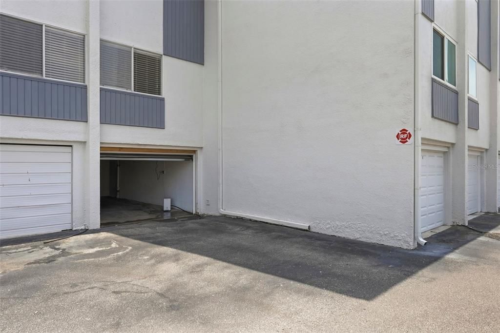 For Sale: $325,000 (2 beds, 2 baths, 1040 Square Feet)