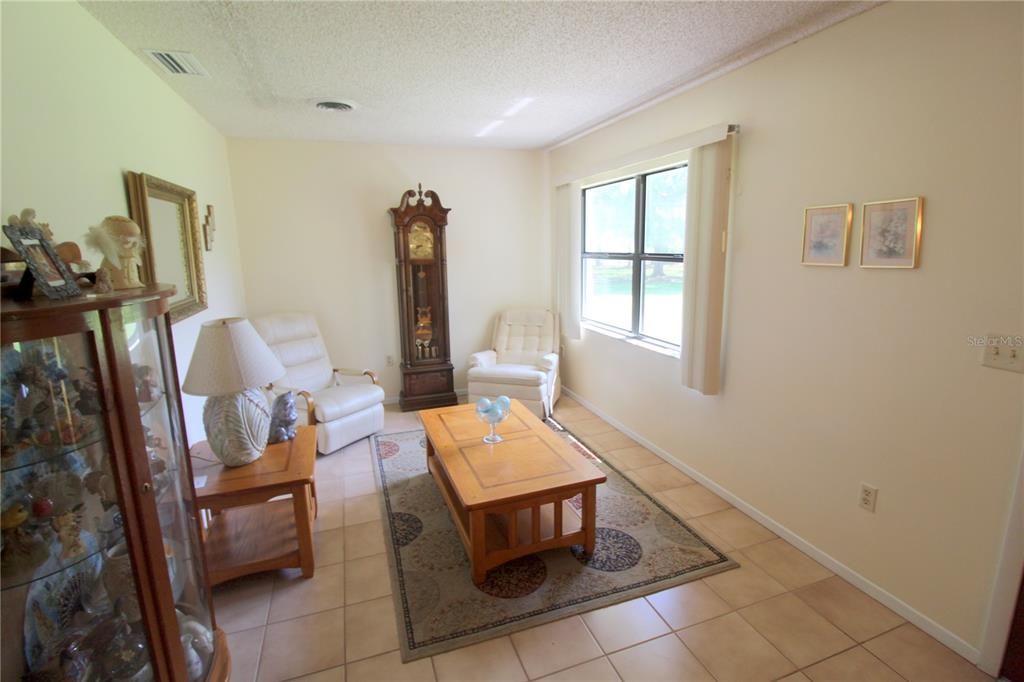 Activo con contrato: $359,900 (4 camas, 2 baños, 1626 Pies cuadrados)