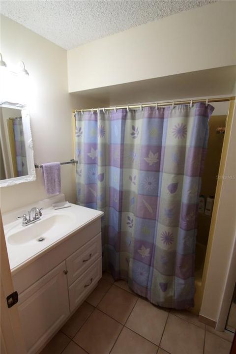 Activo con contrato: $359,900 (4 camas, 2 baños, 1626 Pies cuadrados)