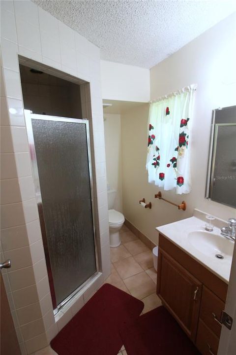 Activo con contrato: $359,900 (4 camas, 2 baños, 1626 Pies cuadrados)