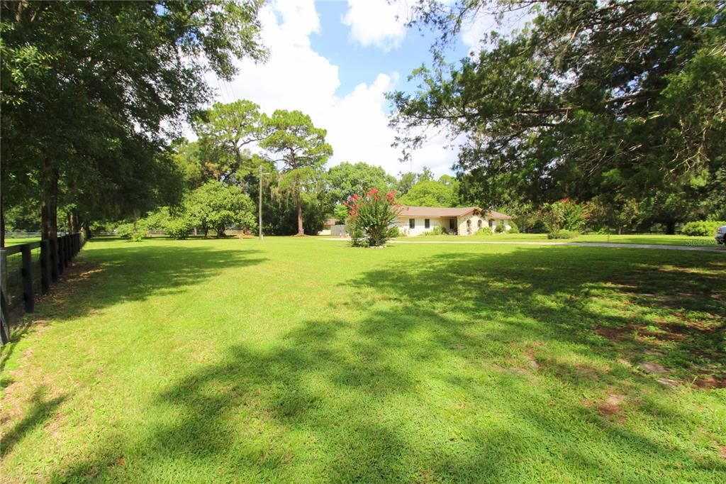 Activo con contrato: $359,900 (4 camas, 2 baños, 1626 Pies cuadrados)