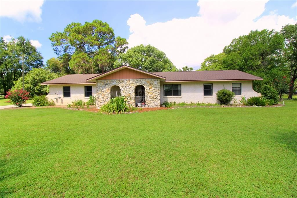 Activo con contrato: $359,900 (4 camas, 2 baños, 1626 Pies cuadrados)