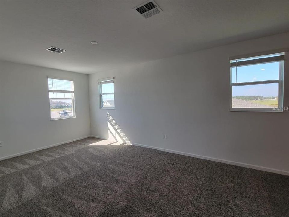 For Rent: $3,500 (5 beds, 4 baths, 3180 Square Feet)