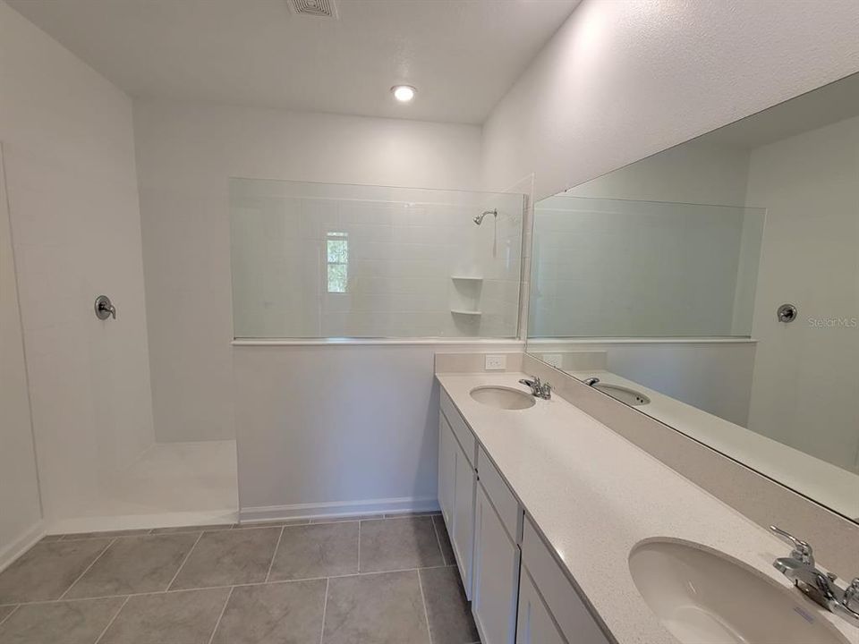 For Rent: $3,500 (5 beds, 4 baths, 3180 Square Feet)