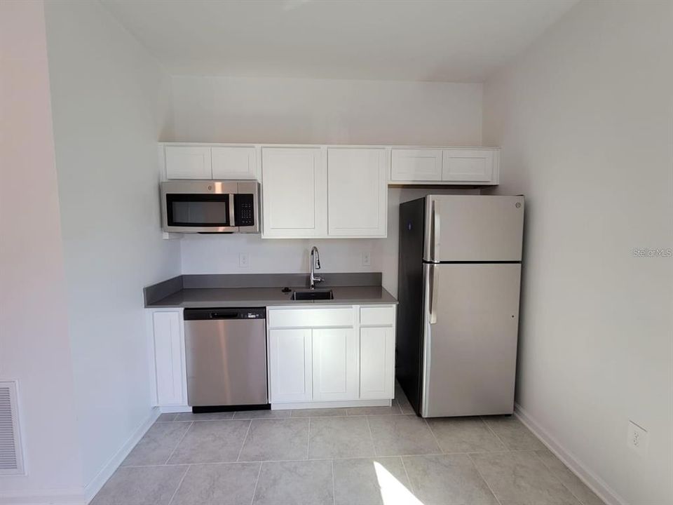 For Rent: $3,500 (5 beds, 4 baths, 3180 Square Feet)