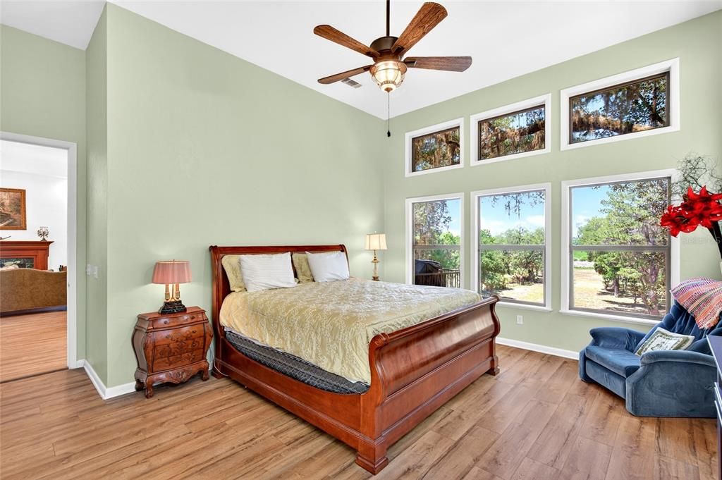 For Sale: $1,550,000 (5 beds, 3 baths, 4907 Square Feet)