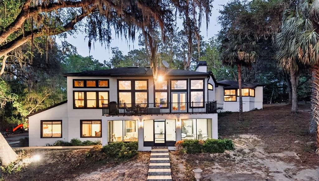 For Sale: $1,550,000 (5 beds, 3 baths, 4907 Square Feet)