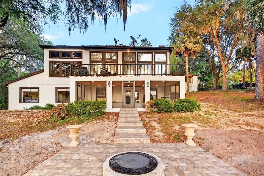For Sale: $1,550,000 (5 beds, 3 baths, 4907 Square Feet)