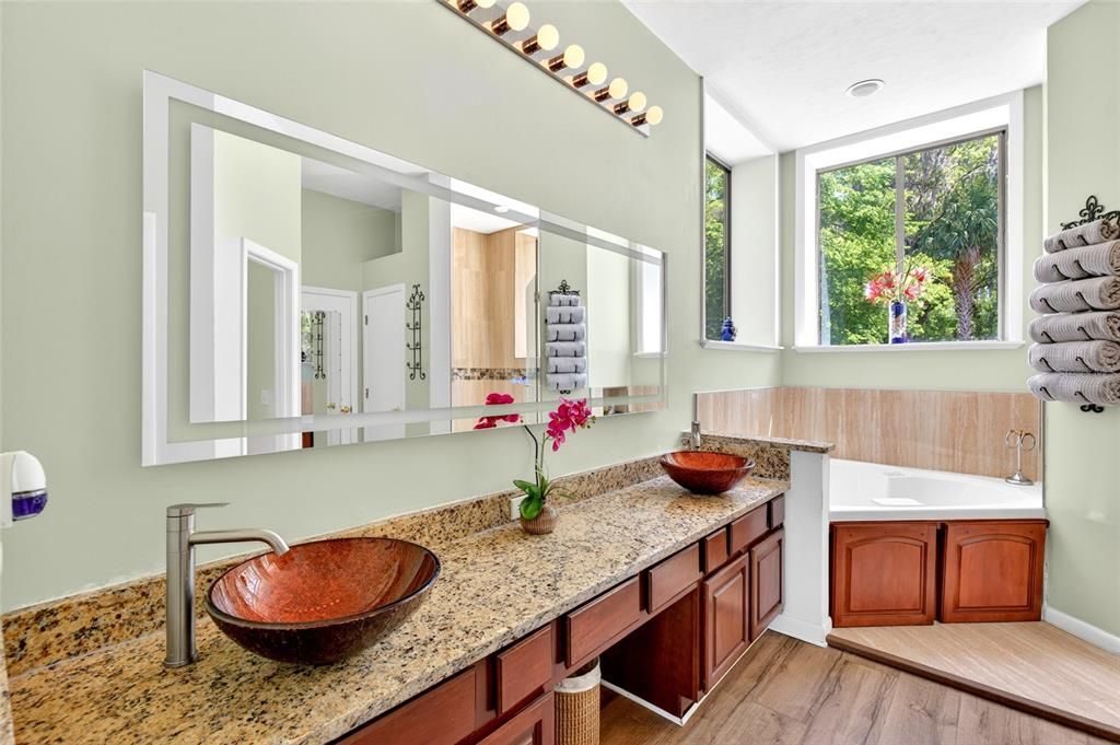 For Sale: $1,550,000 (5 beds, 3 baths, 4907 Square Feet)