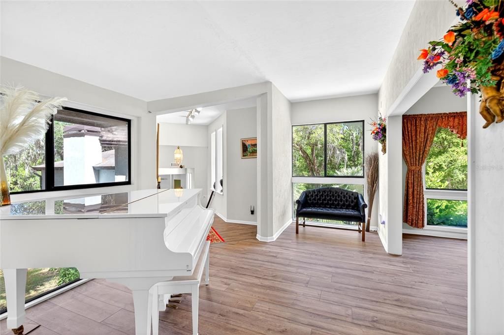 For Sale: $1,550,000 (5 beds, 3 baths, 4907 Square Feet)