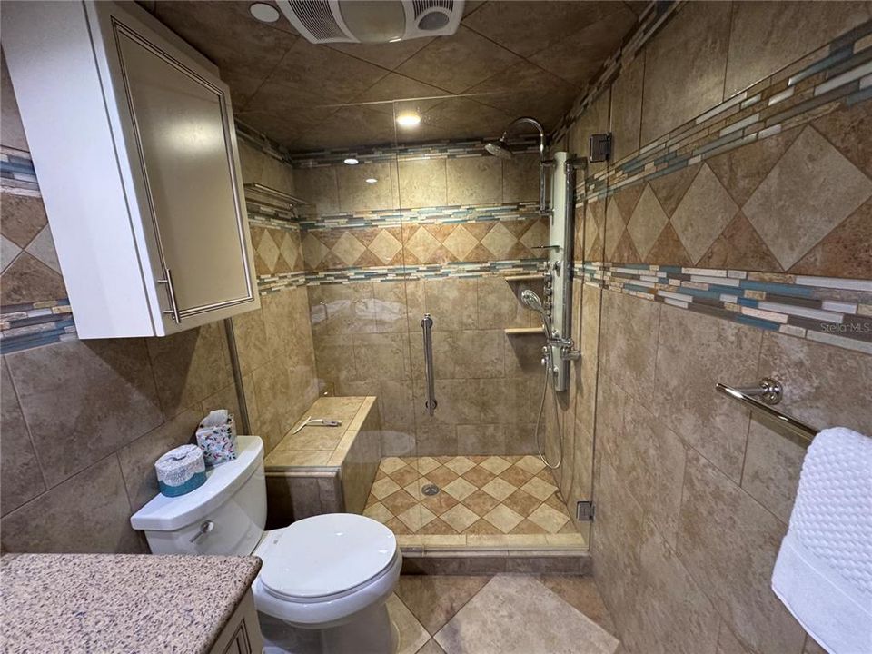 Под контрактом: $499,900 (2 спален, 2 ванн, 1320 Квадратных фут)