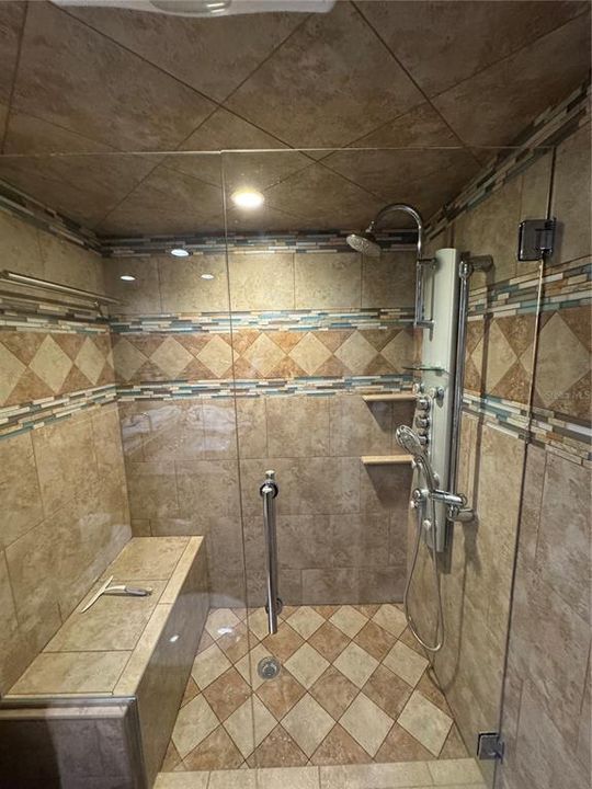 Под контрактом: $499,900 (2 спален, 2 ванн, 1320 Квадратных фут)