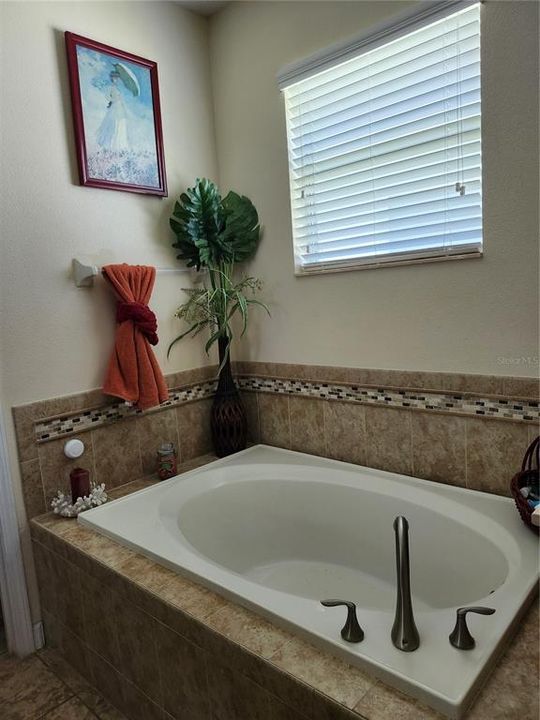 For Sale: $485,500 (4 beds, 3 baths, 2592 Square Feet)