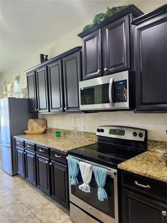 For Sale: $485,500 (4 beds, 3 baths, 2592 Square Feet)