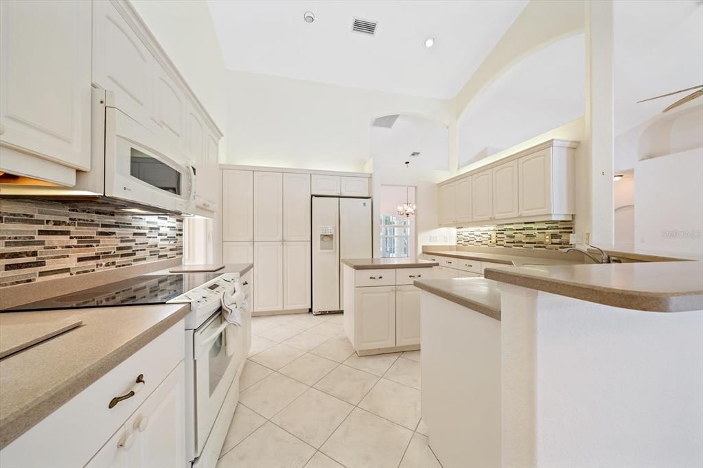 En Venta: $875,000 (3 camas, 2 baños, 2201 Pies cuadrados)