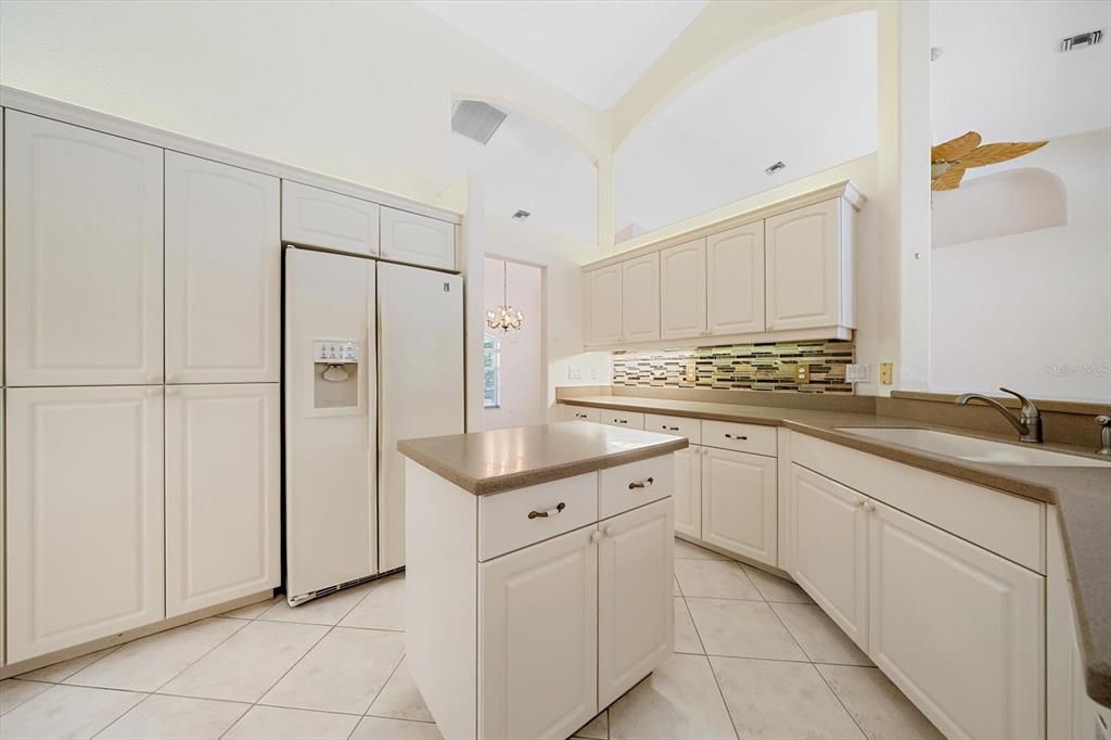 En Venta: $875,000 (3 camas, 2 baños, 2201 Pies cuadrados)
