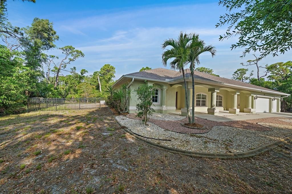 En Venta: $875,000 (3 camas, 2 baños, 2201 Pies cuadrados)
