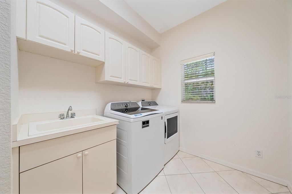 En Venta: $875,000 (3 camas, 2 baños, 2201 Pies cuadrados)