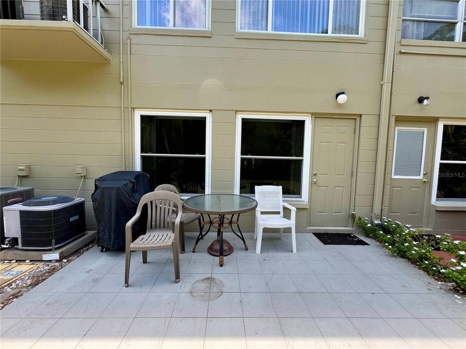 Active With Contract: $125,500 (1 beds, 1 baths, 800 Square Feet)