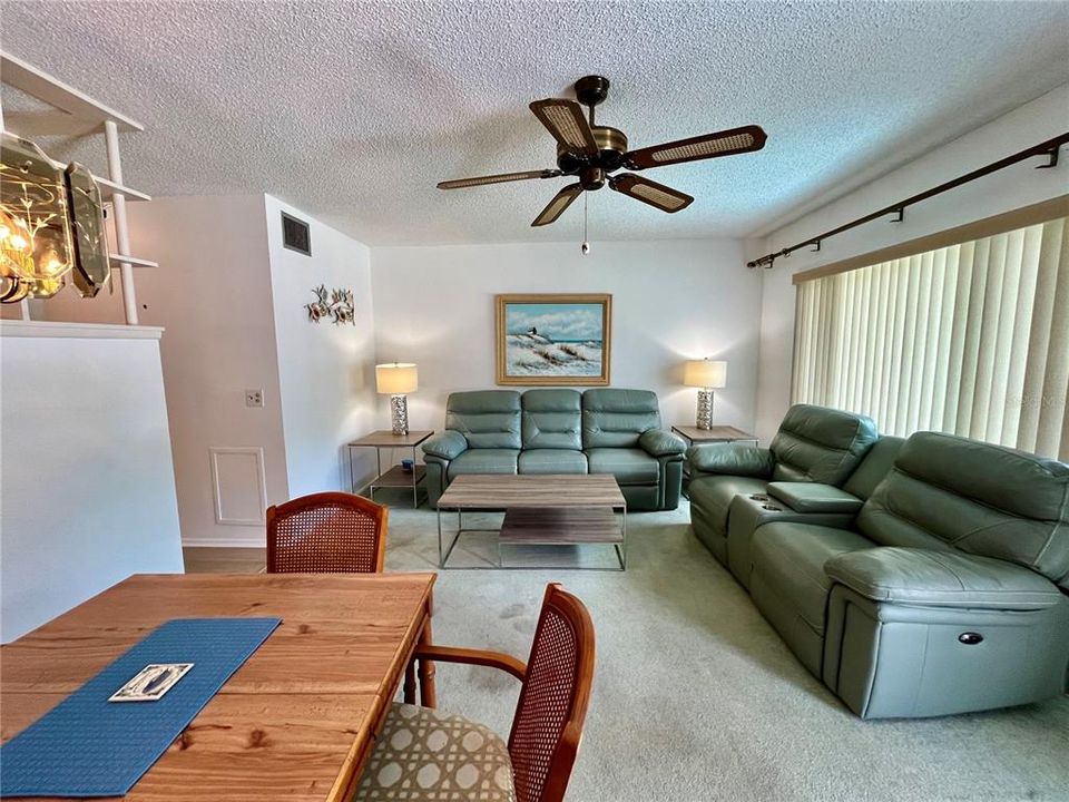 Active With Contract: $125,500 (1 beds, 1 baths, 800 Square Feet)