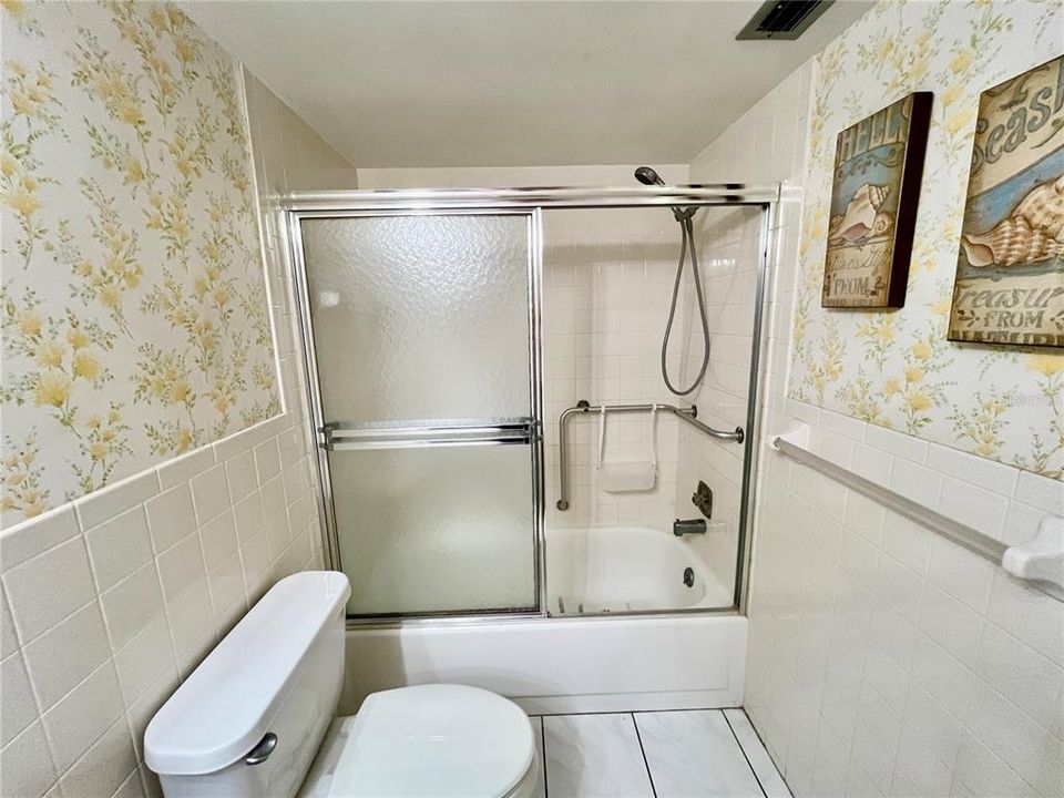 Active With Contract: $125,500 (1 beds, 1 baths, 800 Square Feet)