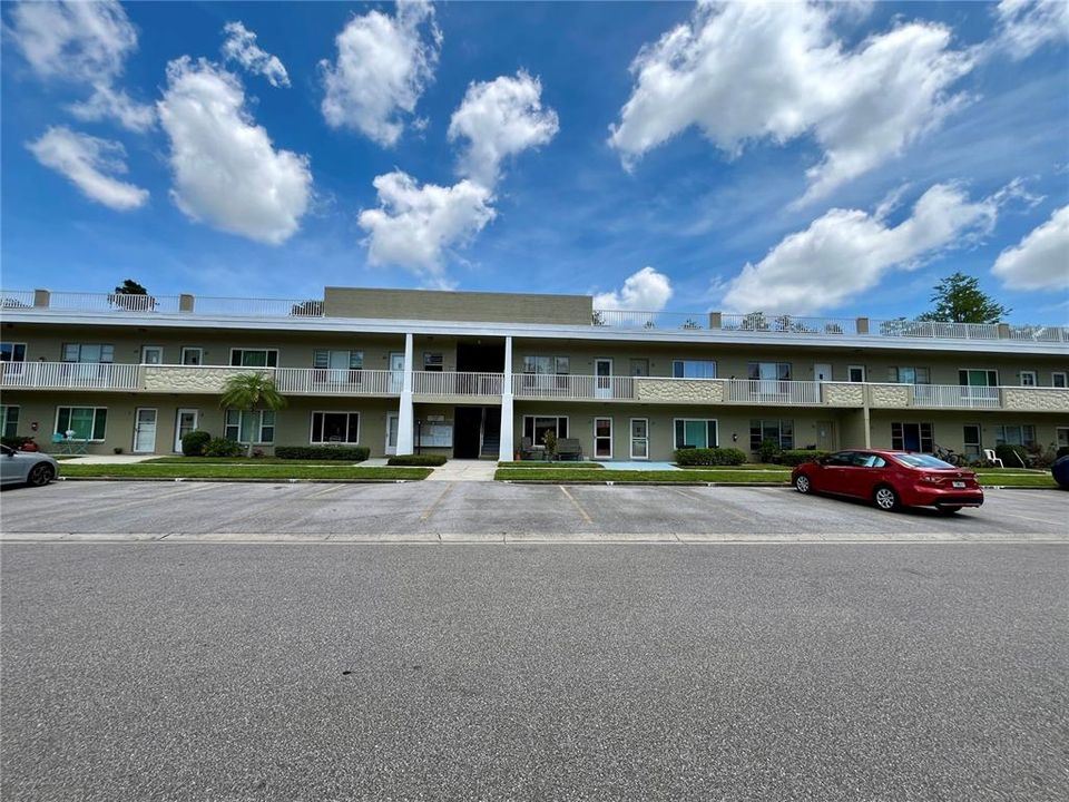 Active With Contract: $125,500 (1 beds, 1 baths, 800 Square Feet)