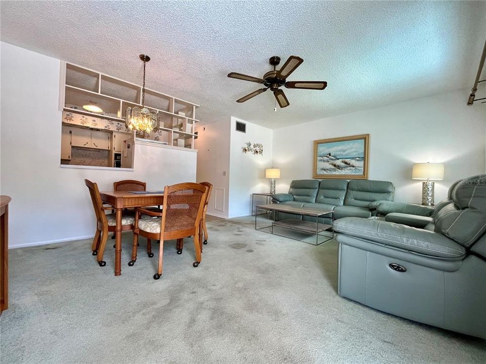 Active With Contract: $125,500 (1 beds, 1 baths, 800 Square Feet)