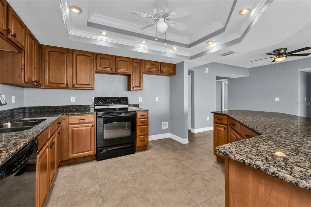 На продажу: $273,000 (3 спален, 2 ванн, 1592 Квадратных фут)