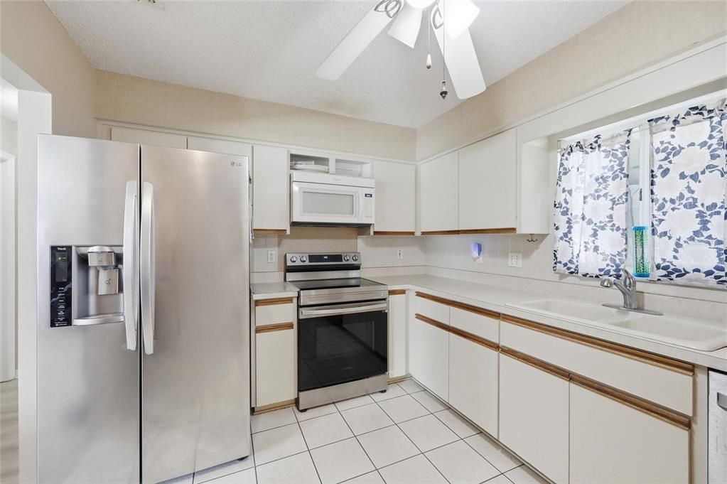 На продажу: $249,900 (3 спален, 2 ванн, 1450 Квадратных фут)
