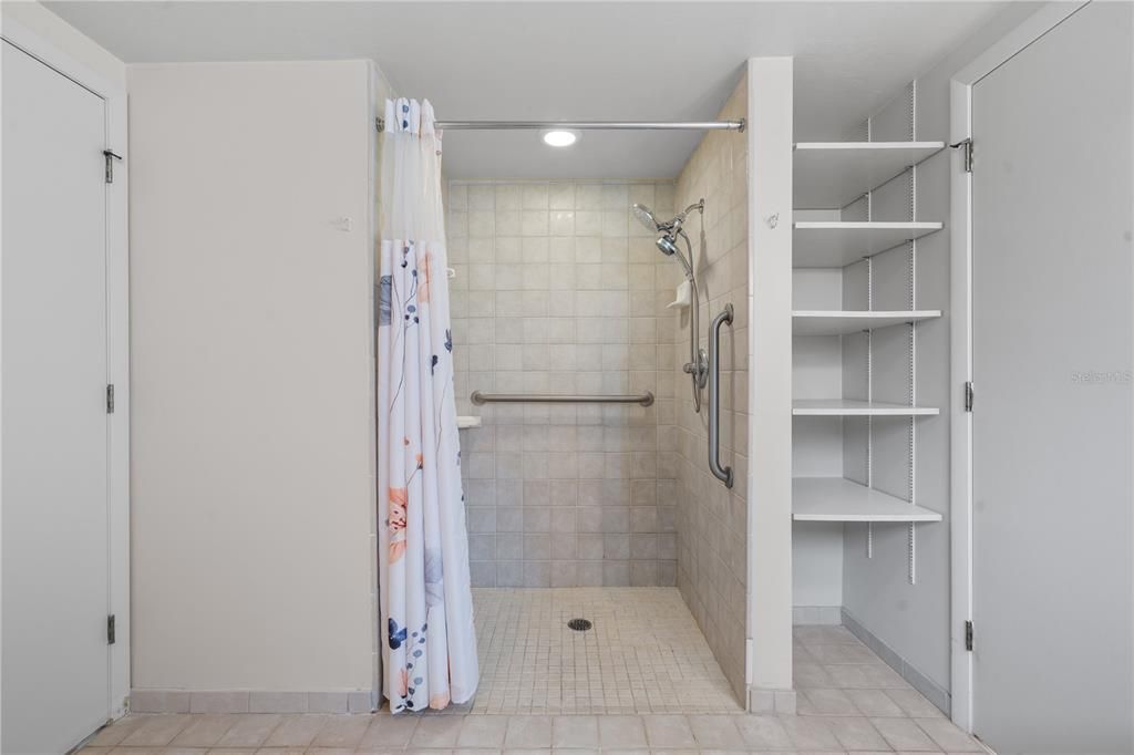 На продажу: $549,900 (4 спален, 3 ванн, 2500 Квадратных фут)