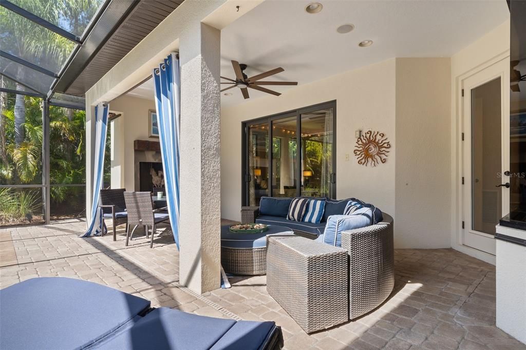 Activo con contrato: $875,000 (4 camas, 3 baños, 2428 Pies cuadrados)