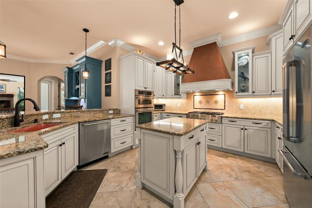 Activo con contrato: $875,000 (4 camas, 3 baños, 2428 Pies cuadrados)