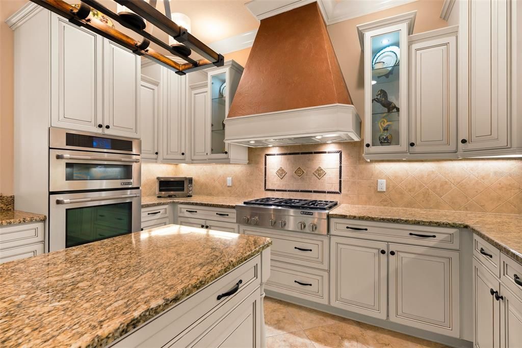 Activo con contrato: $875,000 (4 camas, 3 baños, 2428 Pies cuadrados)